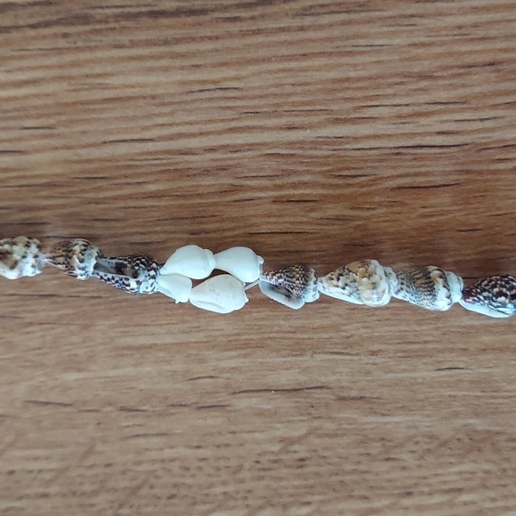 Shell necklace - Picture 2 of 3